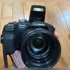 Panasonic LUMIX DMC-FZ28 10MP Digital Camera. EUC